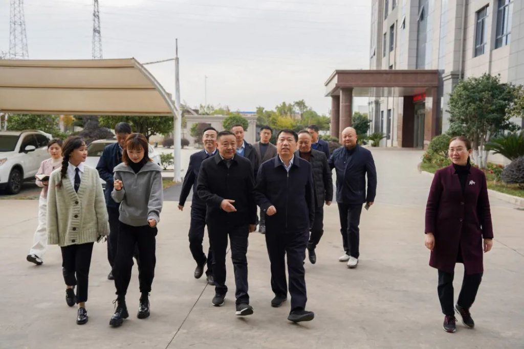 康明納要聞丨歡迎安慶市市長張君毅蒞臨康明納考察指導(dǎo)工作！
